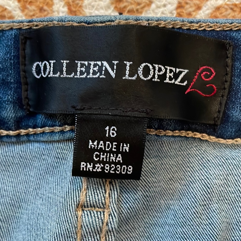 Colleen Lopez - Picture 7 of 7